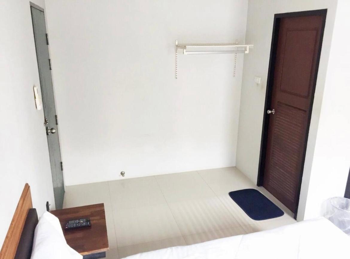 The Room Apartment Surat Thani Bagian luar foto